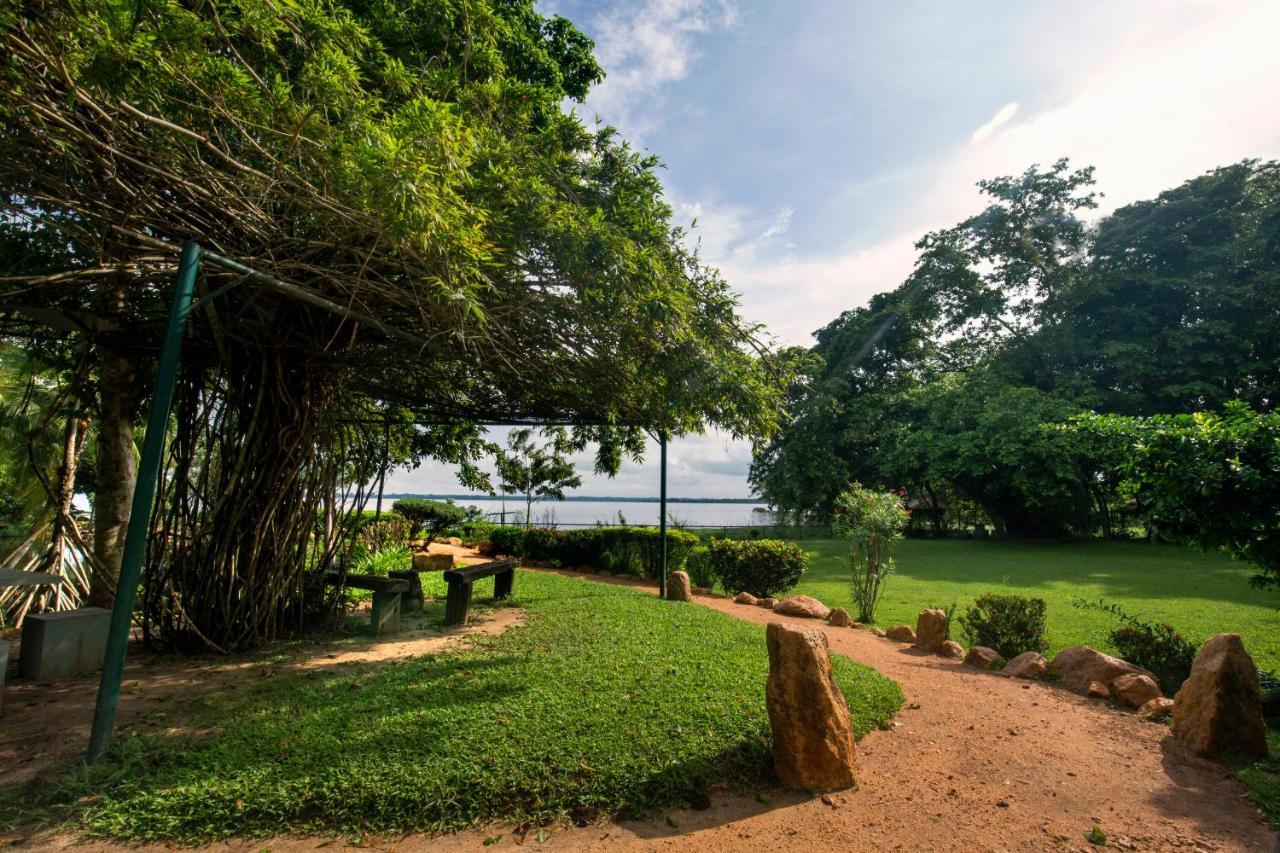 Miridiya Lake Resort Anuradhapura Ngoại thất bức ảnh