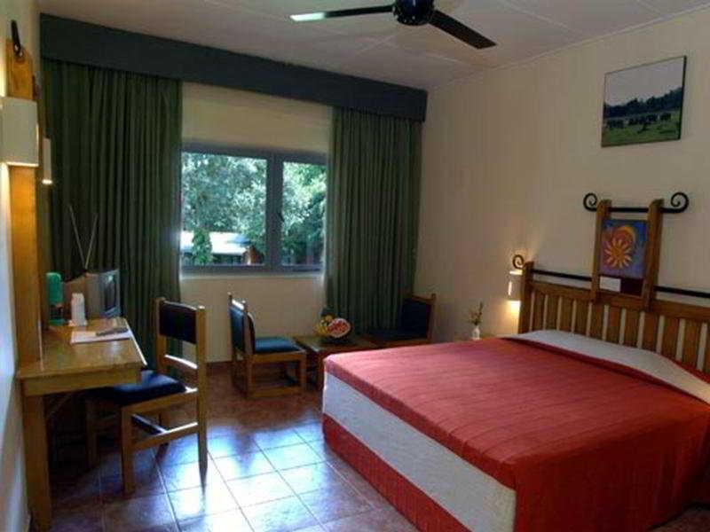 Miridiya Lake Resort Anuradhapura Ngoại thất bức ảnh